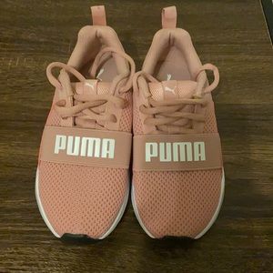 PUMA soft foam comfort sneaker/pink /size:11.5